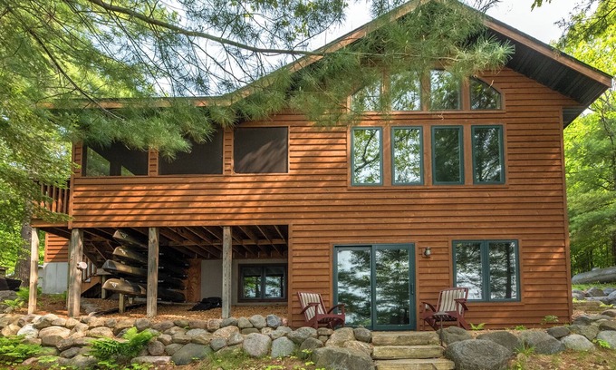 Lake Tomahawk House | The Cedar Lakehouse | On Beautiful Gilmore Lake w/Dock, Kayaks, Firepit, AC