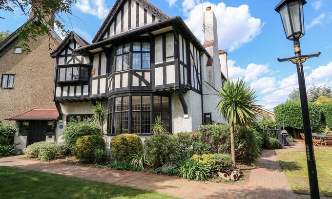 Peterborough Cottage | THE CHESTNUTS, pet friendly, luxury holiday cottage in Peterborough