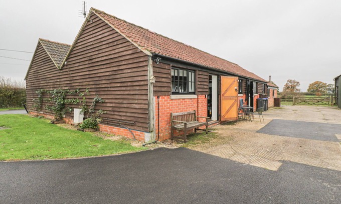 West Knoyle Cottage | THE CIDER BARN, pet friendly, with a garden in West Knoyle