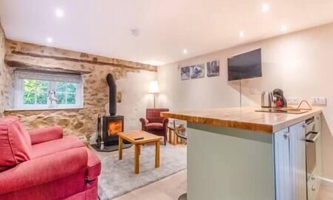 Blaisdon House | The Cider Press, countryside romantic cottage with hot tub