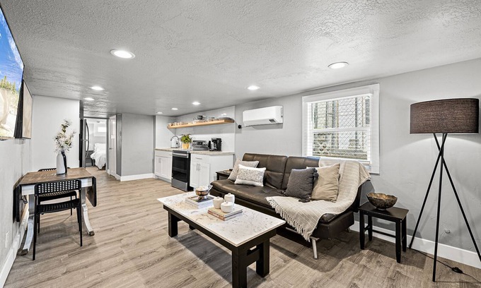 People's Freeway Condo | The City Flat