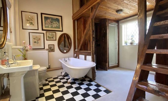 Ventnor Apartment | The Clock House - a 1 bedroom cottage that sleeps two guests in 1 bedroom