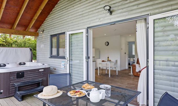 Somerton Ski Chalet | The Clover Lodge, Redlake Farm