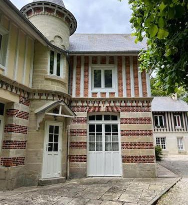 Saint-Come-de-Fresne Apartment | The Coach House