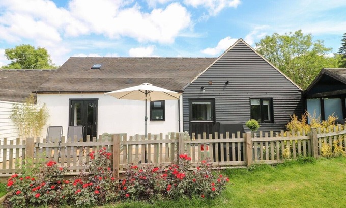 Ellastone Cottage | The Coach House 5*, Private Hot tub, Derbyshire Dales/Peak District.