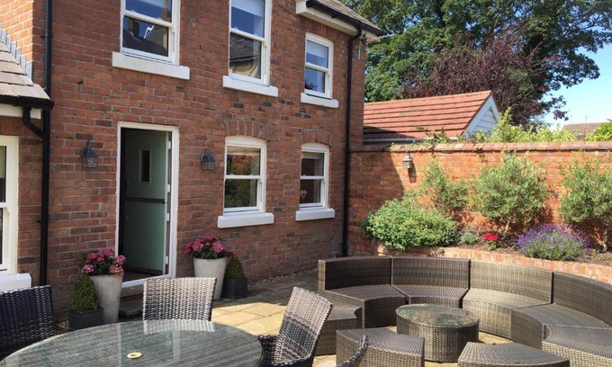 Birkdale House | The Coach House
