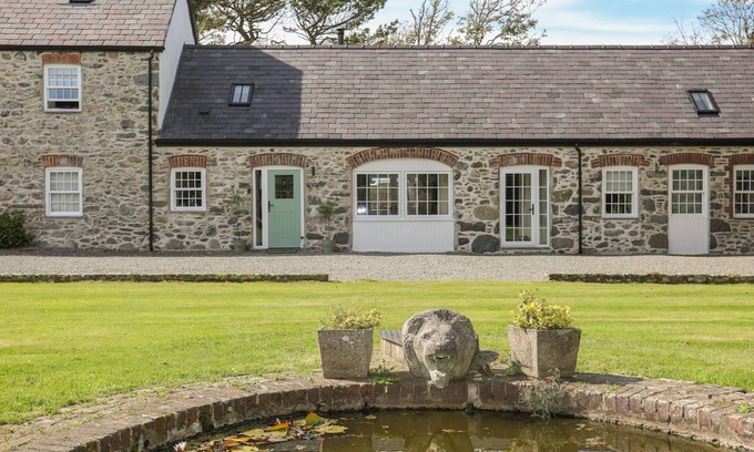 Bryngwran Cottage | THE COACH HOUSE, pet friendly, character holiday cottage in Rhosneigr