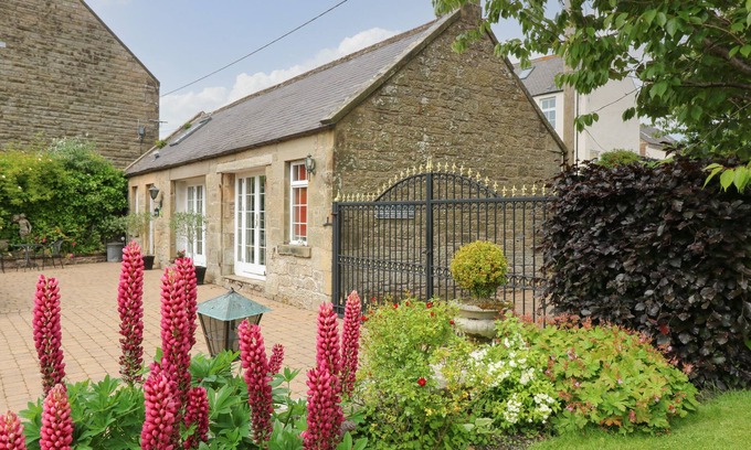 Chirnside Cottage | THE COACH HOUSE, pet friendly in Chirnside