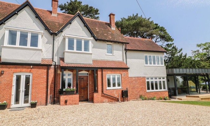 Teignmouth Cottage | THE COACH HOUSE, pet friendly, luxury holiday cottage in Teignmouth