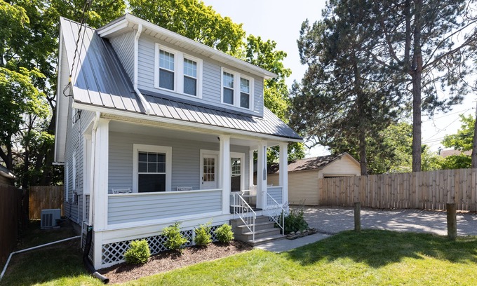 Lorain House | The Coach House
