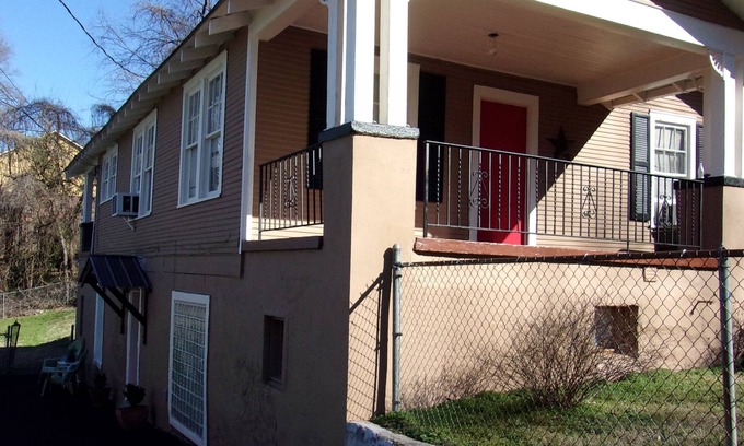 Chattanooga Apartment | The Commuter's Dream. This location is close to you destination.