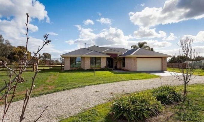 Yarrawonga House | The Complete Retreat