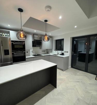 Pollards Hill Apartment | The Contemporary 4 Bedroom Home