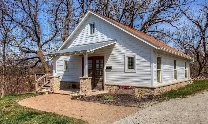 Indianola Cabin | The Corn Crib Is A Fully Furnished Rental Cabin In The City, With A Country View
