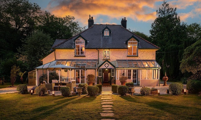 Laugharne Cottage | The Cors Country House - sleeps 10 guests in 5 bedrooms