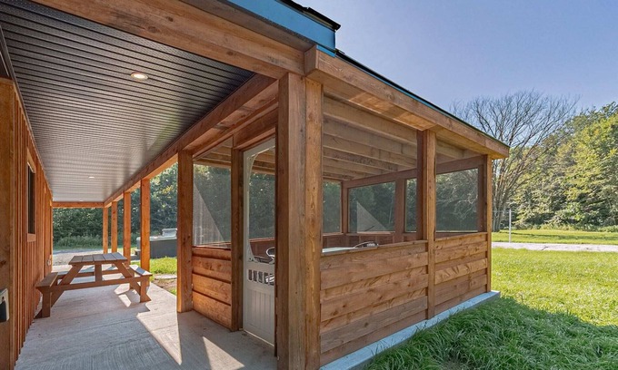 Brownsburg-Chatham Ski Chalet | The Corzo - modern farmhouse with hot tub!