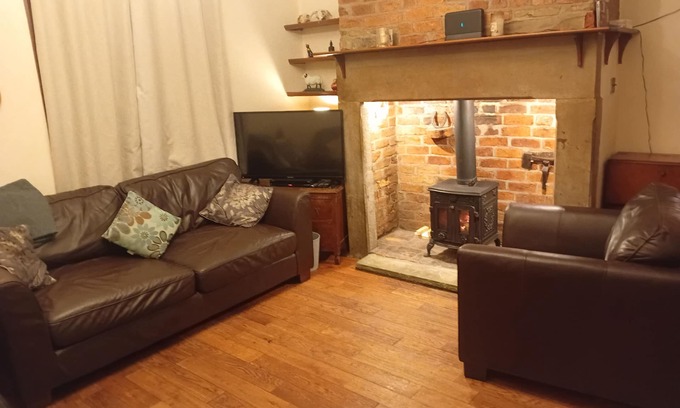 Padfield House | The Cosy Snug the Tardis of Glossop nnnn