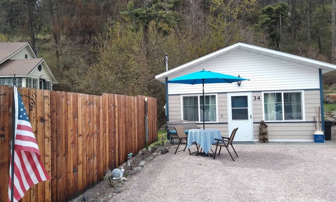 Somers House | THE COTTAGE 2: A MONTHLY RENTAL; TRAVEL MEDICAL STAFF/VACATIONERS 1200. MONTHLY