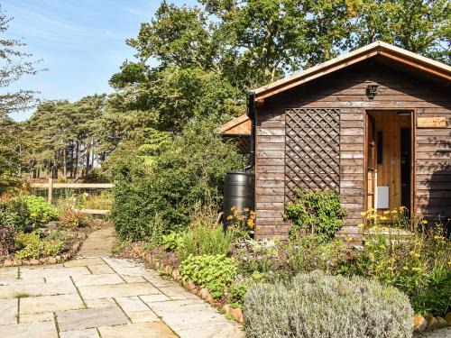 New Forest District House | The Cottage At Dockens Water