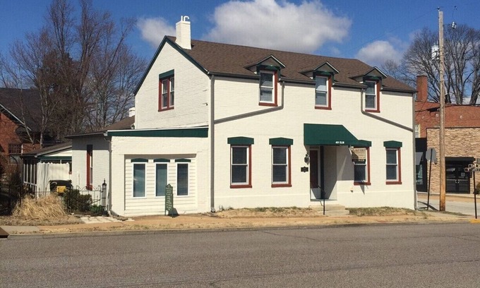 Washington House | The cottage at Fourth and Elm