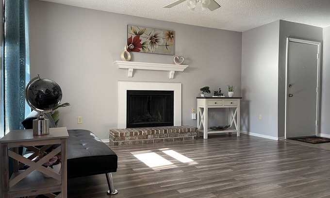 South Baton Rouge House | The Cottage by Mall of Louisiana, Baton Rouge
