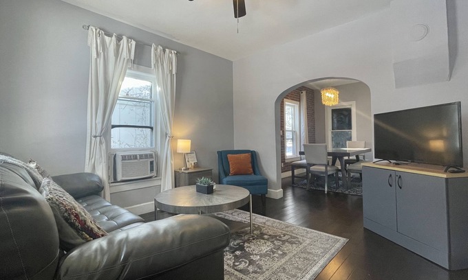 Martinez Park House | The Cottage! Chic Bungalow near Old Town Square!