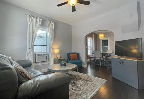 Martinez Park House | The Cottage! Chic Bungalow near Old Town Square!