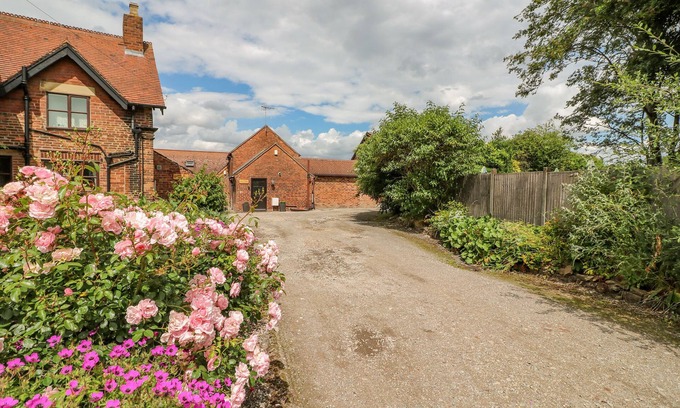Ilkeston Cottage | THE COTTAGE, family friendly, with open fire in Ilkeston