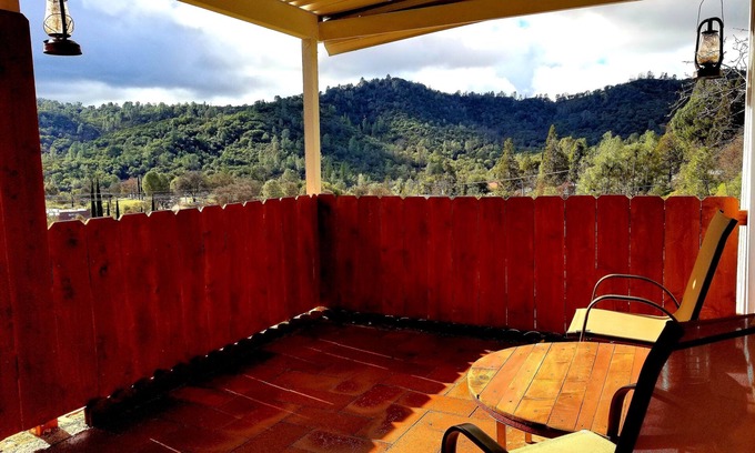 Mariposa Apartment | The Cottage on Campbell- In town studio with a view!