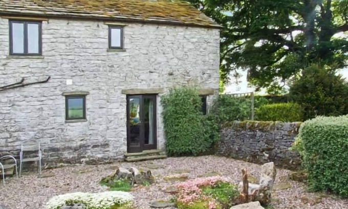 Peak District Cottage | THE COTTAGE, pet friendly, character holiday cottage in Peak Forest