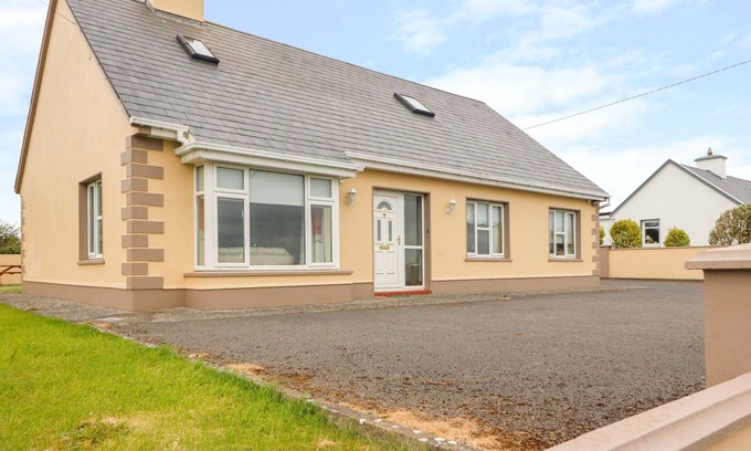 Quilty Cottage | THE COTTAGE, pet friendly, with open fire in Quilty, County Clare