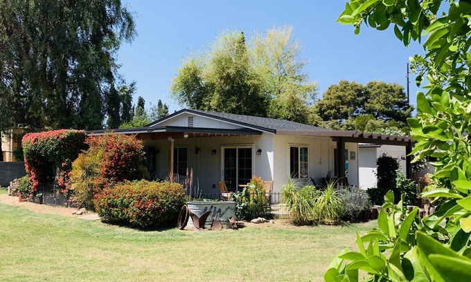 Ranchos Del Sol Cottage | The Cottage @ Ray Road Farm