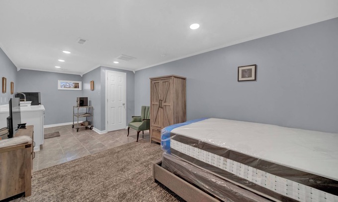 North Chesterfield Apartment | The Cottage Studio Unit 7 with WiFi and AC in lovely Richmond