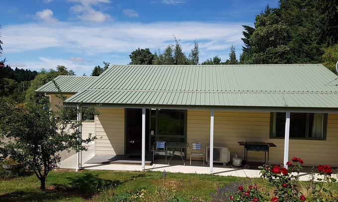 Naseby House | The Cottage @ The Old Naseby School House