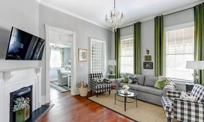 Hitch Village - Fred Wessels Homes Apartment | The Cottage @ Trustees' Garden | Walk To River!