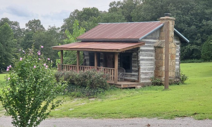 Hardin County Cabin | The Cottonwood cabin by Garden of the Gods in the Shawnee National Forest