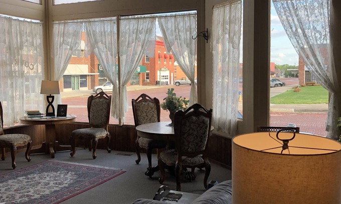 Fort Scott Hotel | The Courtland Hotel and Day Spa