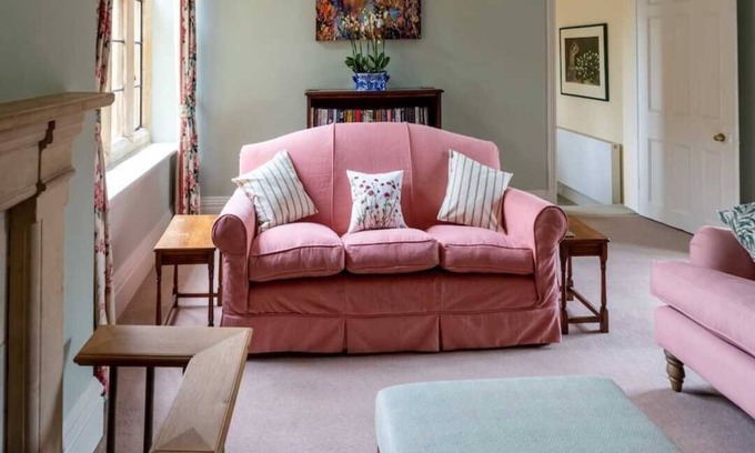 Chipping Campden House | The Courtyard overlooking Kiftsgate Court Gardens