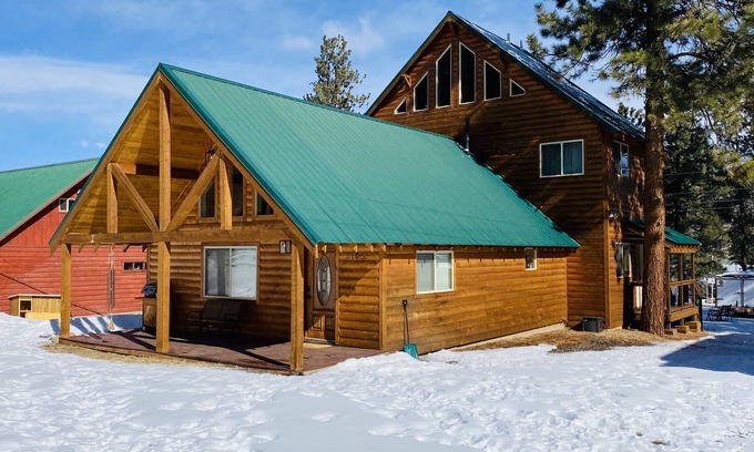Ponderosa Pines House | The Cozy Cub