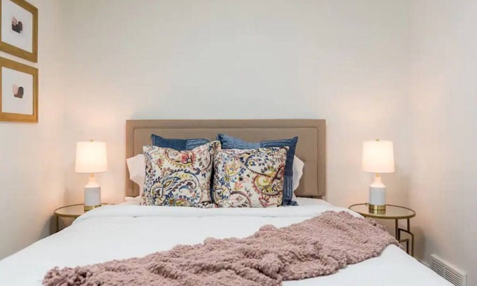 South Salt Lake House | The Cozy Den - Basement Mother in Law