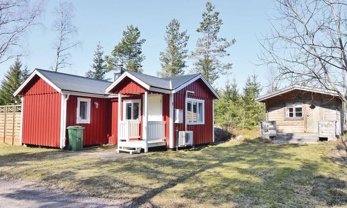Timmersdala House | The cozy furnished cottage is located only 300 m from the lake Vristulven, which has very clean wate
