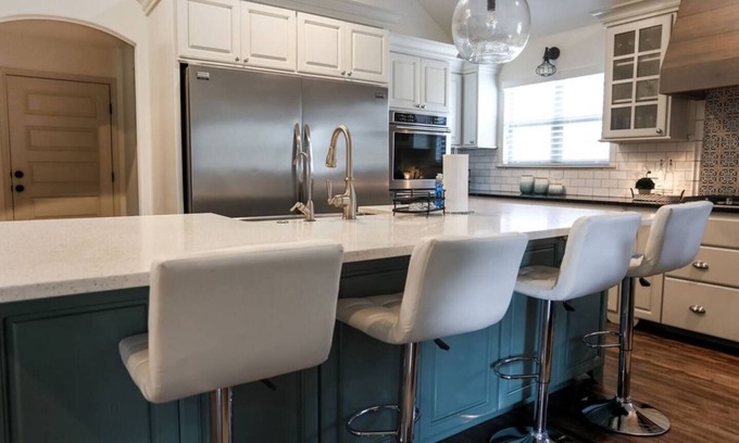 Lubbock House | The Cozy Modern 4 Bedroom
