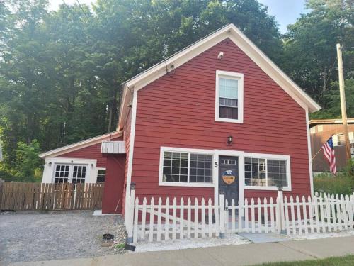 Lake Luzerne-Hadley House | The Cozy Red cottage