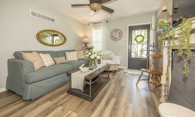 Parkville House | The Cozy Stay In Parkville