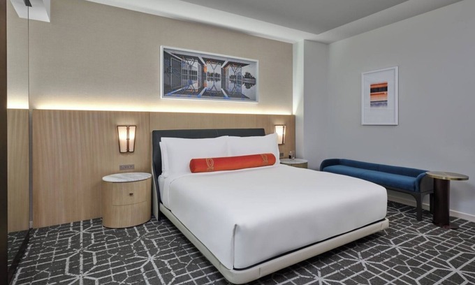 Fort Worth Cultural District House | The Crescent Hotel | Metropolitan Suite | Near Modern Art Museum