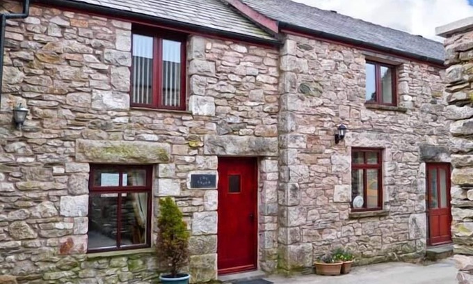 Urswick Cottage | THE CROOK, character holiday cottage, with a garden in Great Urswick