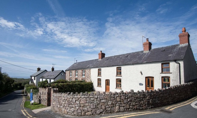 Llangennith House | The Cross - 4 Bedroom Cottage - Llangennith