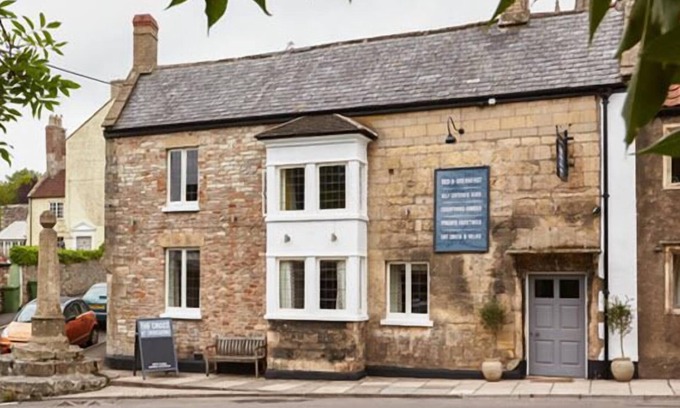 Croscombe Bed & Breakfast | The Cross at Croscombe