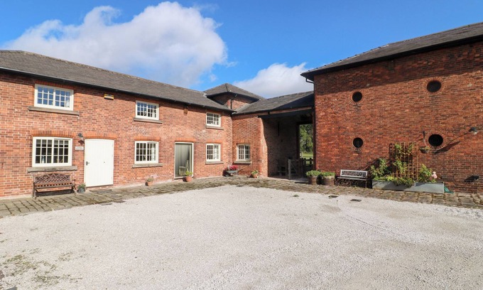 Eastwood Cottage | THE DAIRY, family friendly, with open fire in Eastwood