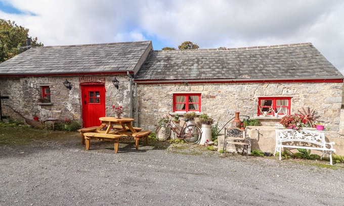 Ardfinnan Cottage | THE DAIRY, with open fire in Ardfinnan, County Tipperary